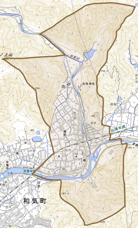 藤野とその周辺の地図。町の範囲を重ねている