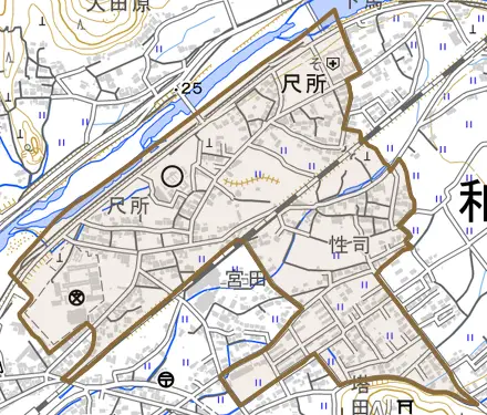 尺所とその周辺の地図。町の範囲を重ねている