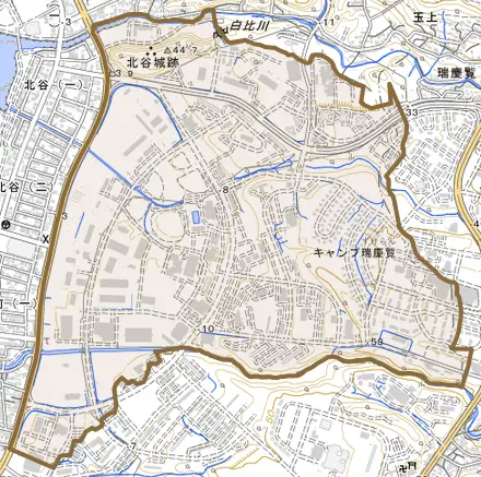 字北谷とその周辺の地図。町の範囲を重ねている