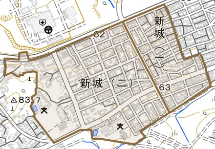 新城とその周辺の地図。町の範囲を重ねている