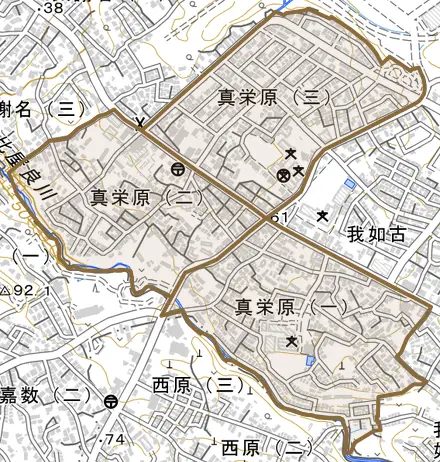 真栄原とその周辺の地図。町の範囲を重ねている