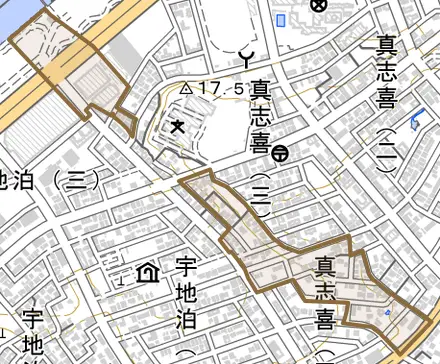 字真志喜とその周辺の地図。町の範囲を重ねている