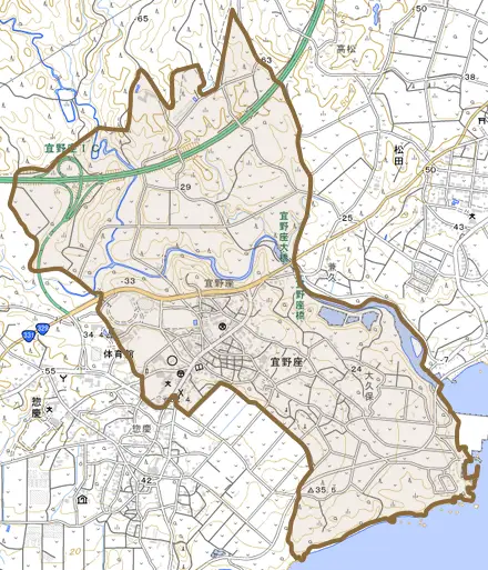 字宜野座とその周辺の地図。町の範囲を重ねている