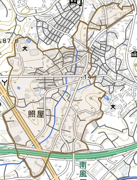 字照屋とその周辺の地図。町の範囲を重ねている