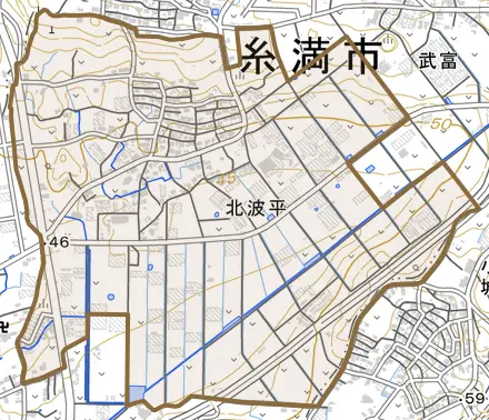 字北波平とその周辺の地図。町の範囲を重ねている
