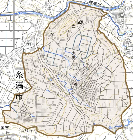 字大里とその周辺の地図。町の範囲を重ねている