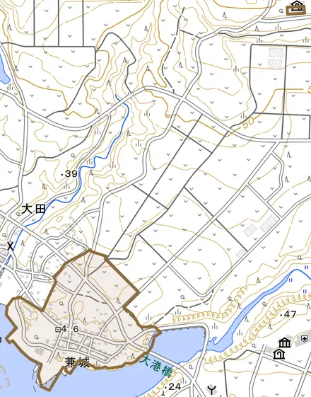 字兼城とその周辺の地図。町の範囲を重ねている