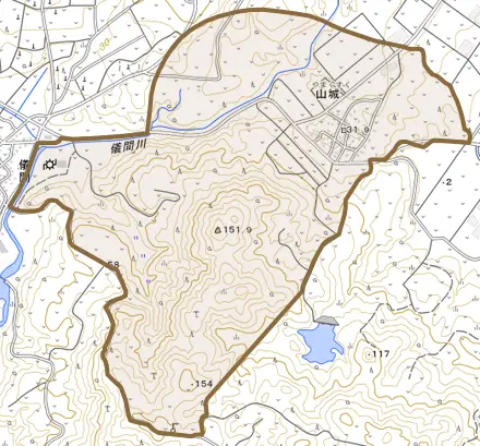 字山城とその周辺の地図。町の範囲を重ねている