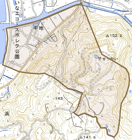 字半地とその周辺の地図。町の範囲を重ねている