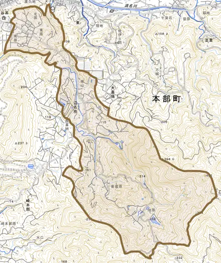 字辺名地とその周辺の地図。町の範囲を重ねている