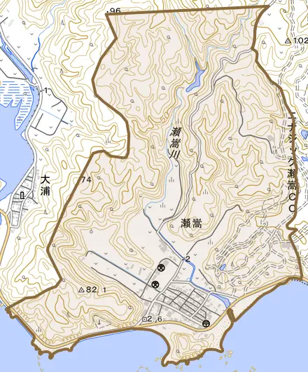字瀬嵩とその周辺の地図。町の範囲を重ねている