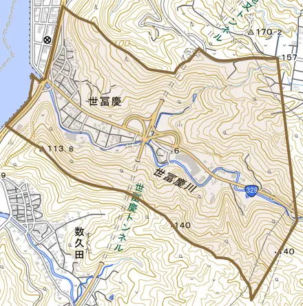 字世冨慶とその周辺の地図。町の範囲を重ねている