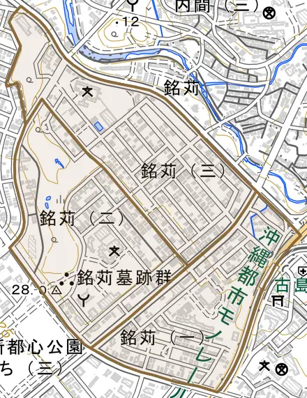 銘苅とその周辺の地図。町の範囲を重ねている