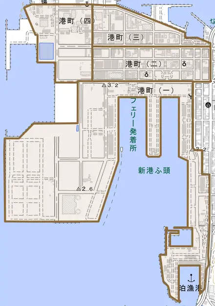 港町とその周辺の地図。町の範囲を重ねている