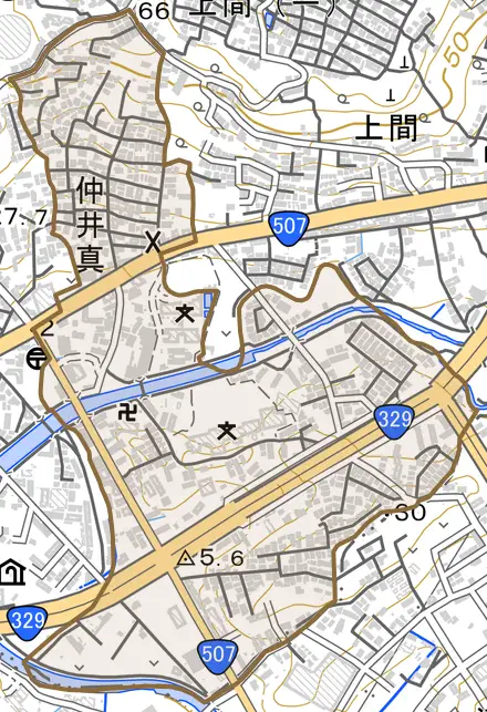 字仲井真とその周辺の地図。町の範囲を重ねている