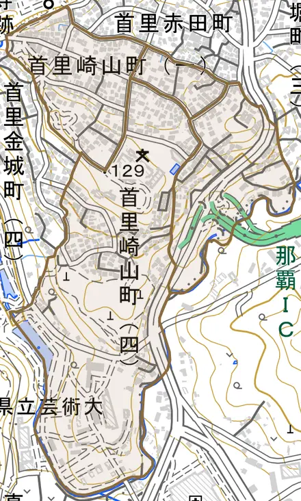 首里崎山町とその周辺の地図。町の範囲を重ねている