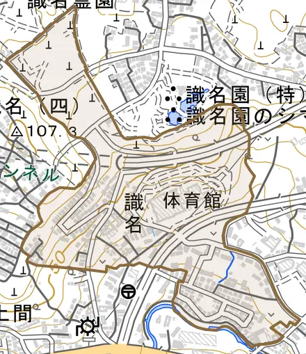 字識名とその周辺の地図。町の範囲を重ねている