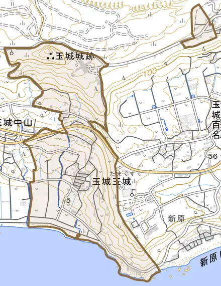 玉城とその周辺の地図。町の範囲を重ねている