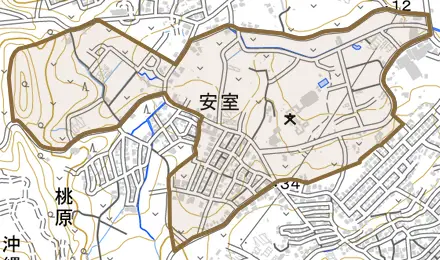字安室とその周辺の地図。町の範囲を重ねている