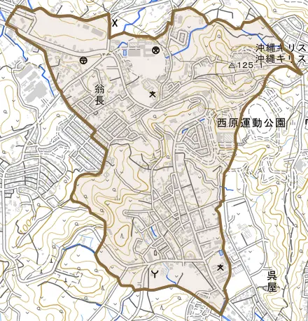 字翁長とその周辺の地図。町の範囲を重ねている