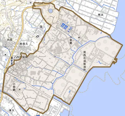 字小那覇とその周辺の地図。町の範囲を重ねている