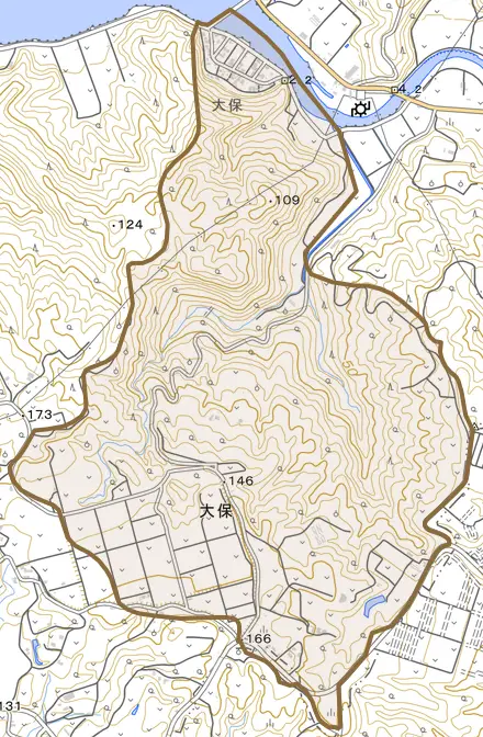 字大保とその周辺の地図。町の範囲を重ねている