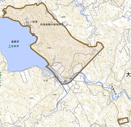 字田港とその周辺の地図。町の範囲を重ねている