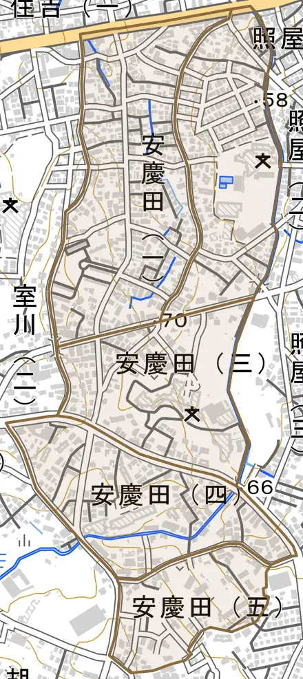 安慶田とその周辺の地図。町の範囲を重ねている