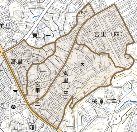 宮里とその周辺の地図。町の範囲を重ねている