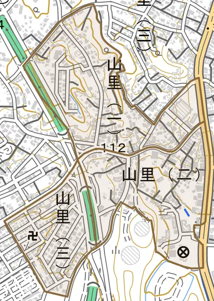 山里とその周辺の地図。町の範囲を重ねている