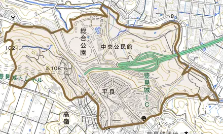 字平良とその周辺の地図。町の範囲を重ねている