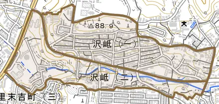 沢岻とその周辺の地図。町の範囲を重ねている