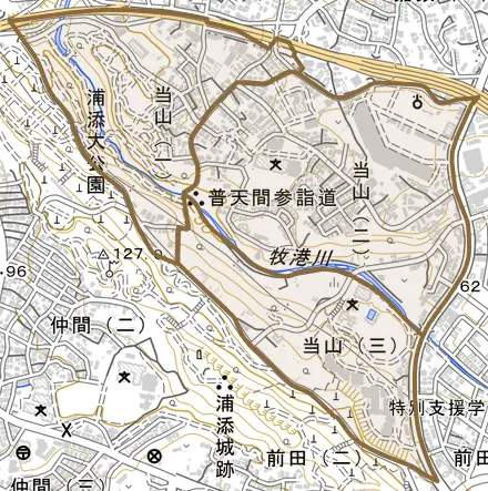 当山とその周辺の地図。町の範囲を重ねている