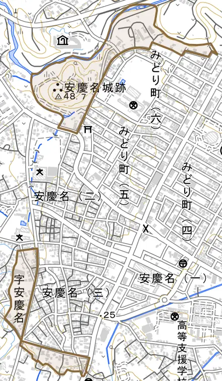 字安慶名とその周辺の地図。町の範囲を重ねている