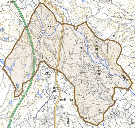 字栄野比とその周辺の地図。町の範囲を重ねている