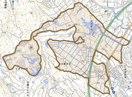 石川嘉手苅とその周辺の地図。町の範囲を重ねている
