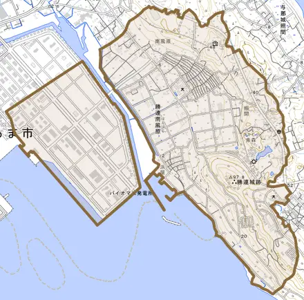 勝連南風原とその周辺の地図。町の範囲を重ねている