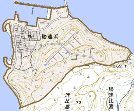 勝連浜とその周辺の地図。町の範囲を重ねている