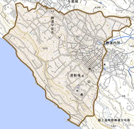 勝連平安名とその周辺の地図。町の範囲を重ねている