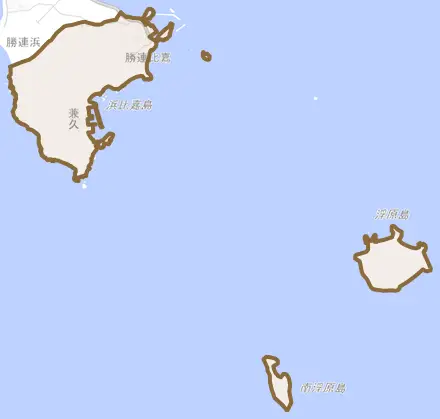 勝連比嘉とその周辺の地図。町の範囲を重ねている