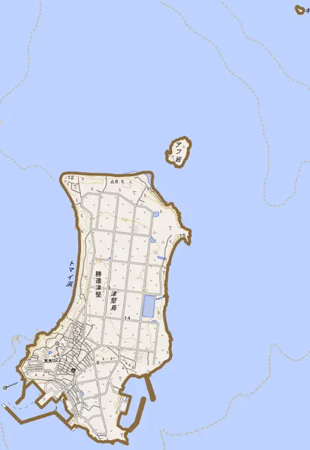 勝連津堅とその周辺の地図。町の範囲を重ねている