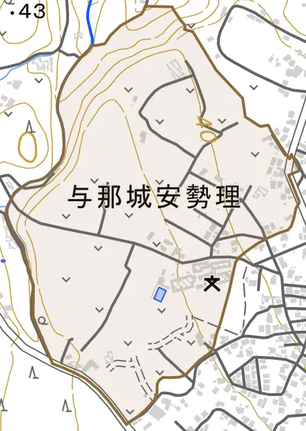 与那城安勢理とその周辺の地図。町の範囲を重ねている