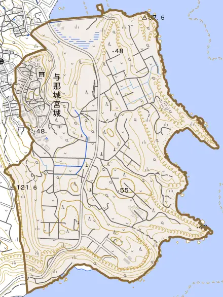 与那城宮城とその周辺の地図。町の範囲を重ねている