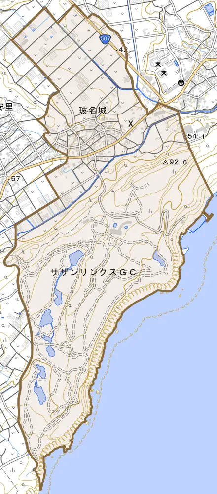 字玻名城とその周辺の地図。町の範囲を重ねている