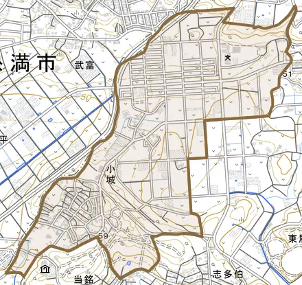 字小城とその周辺の地図。町の範囲を重ねている