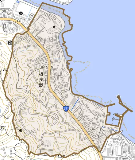 字板良敷とその周辺の地図。町の範囲を重ねている