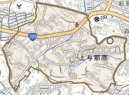 字上与那原とその周辺の地図。町の範囲を重ねている