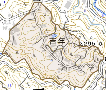 大字吉年とその周辺の地図。町の範囲を重ねている