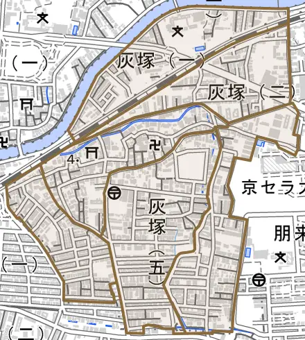 灰塚とその周辺の地図。町の範囲を重ねている