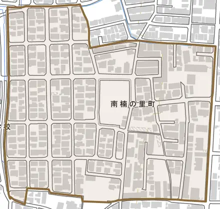 南楠の里町とその周辺の地図。町の範囲を重ねている